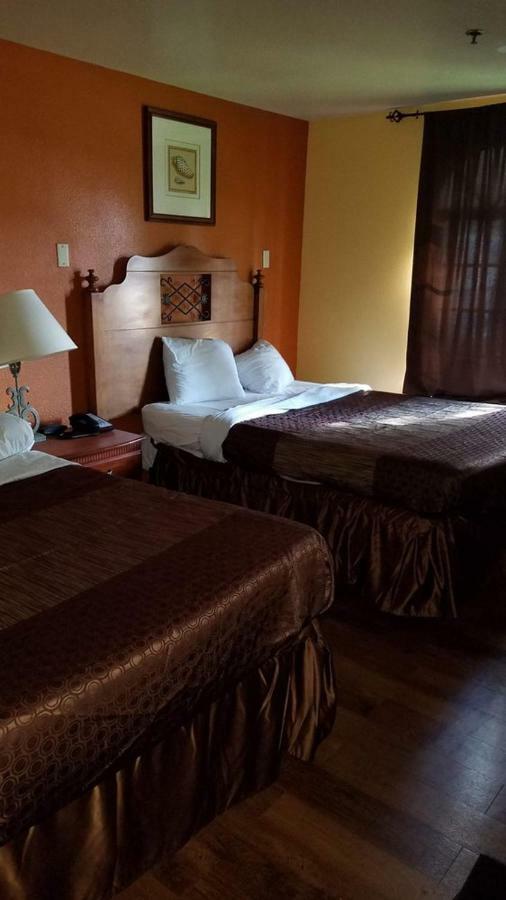 Lotus By Hotel Inn Οντάριο Εξωτερικό φωτογραφία