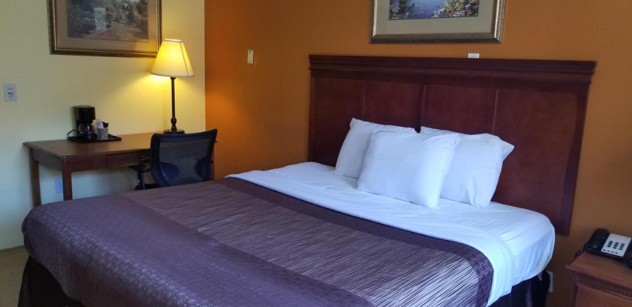 Lotus By Hotel Inn Οντάριο Εξωτερικό φωτογραφία