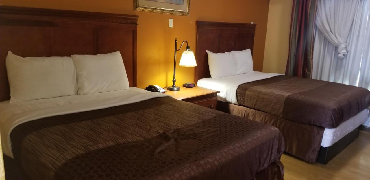 Lotus By Hotel Inn Οντάριο Εξωτερικό φωτογραφία